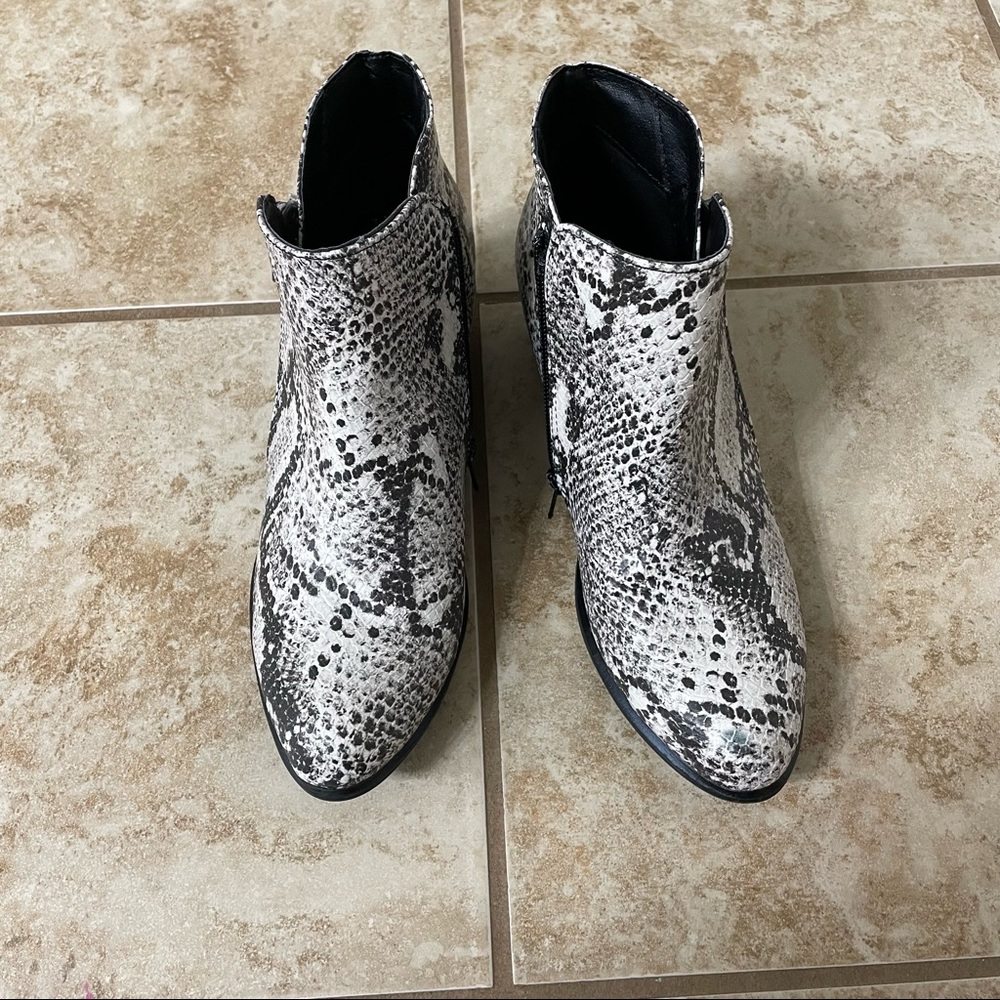 Snake booties